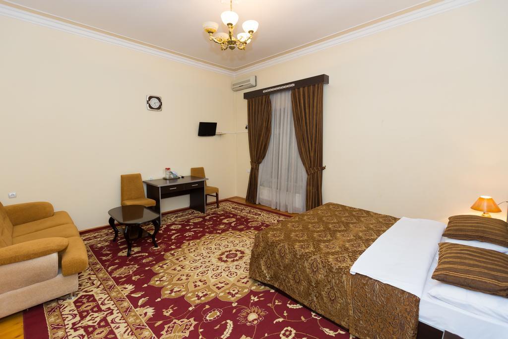 Araz Hotel Баку Экстерьер фото